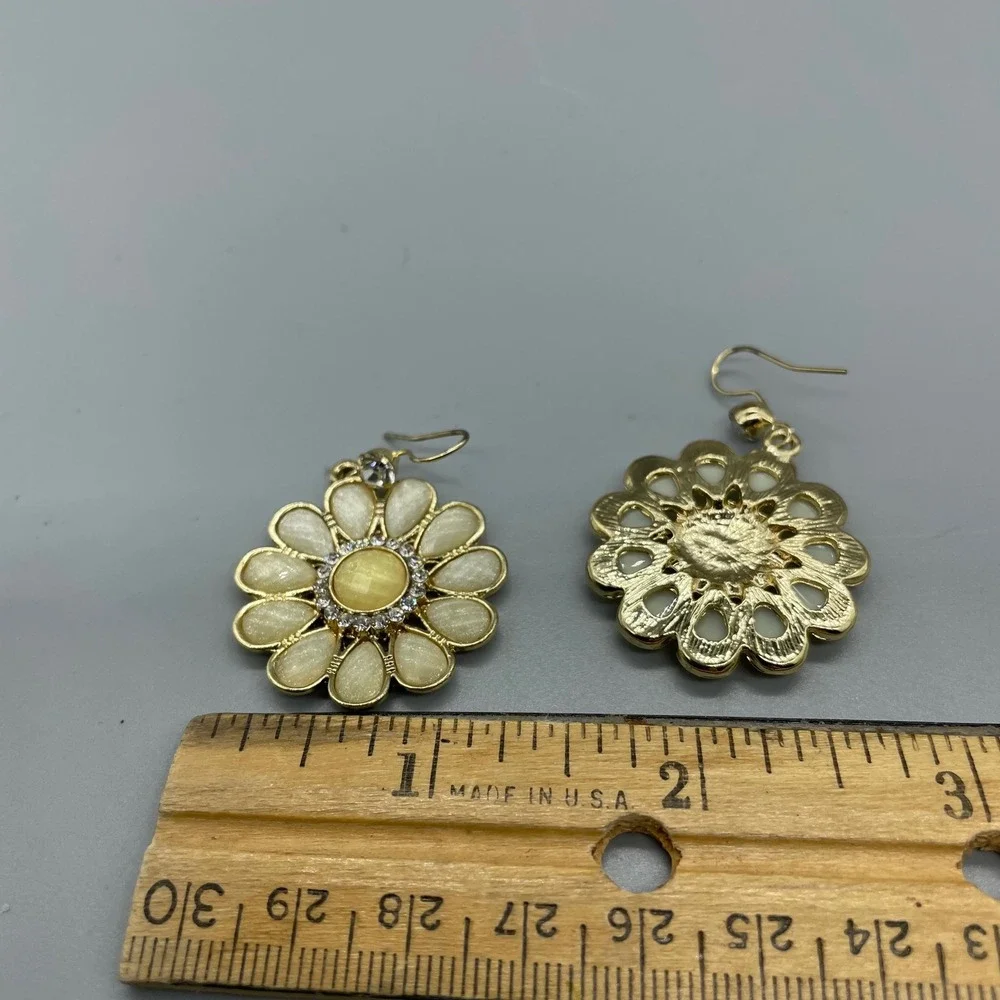 Gold‎ Tone Daisy Flower Drop Earrings Yellow Cats Eye Rhinestone Floral Dangle